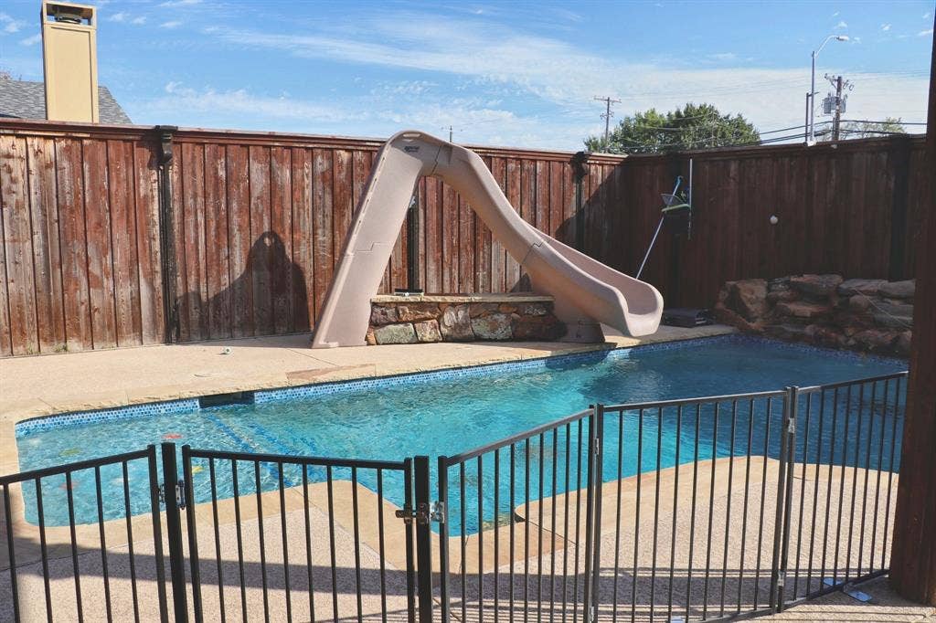 2400 Raintree Drive, Plano, TX 75074 2400 Raintree Drive, Plano, TX 75074