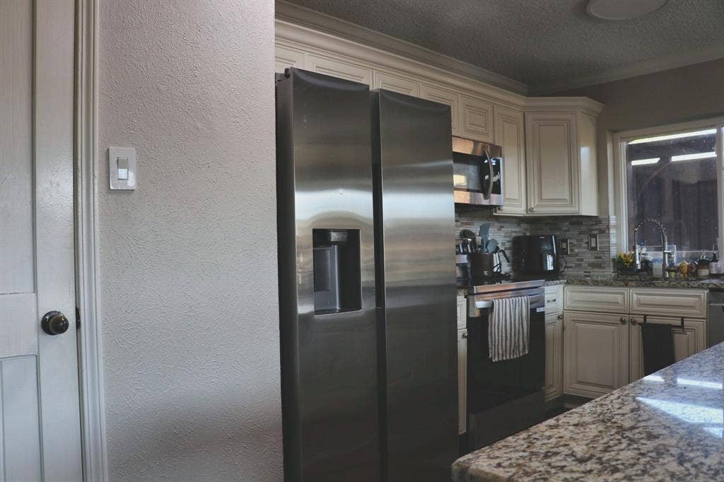 2400 Raintree Drive, Plano, TX 75074 2400 Raintree Drive, Plano, TX 75074