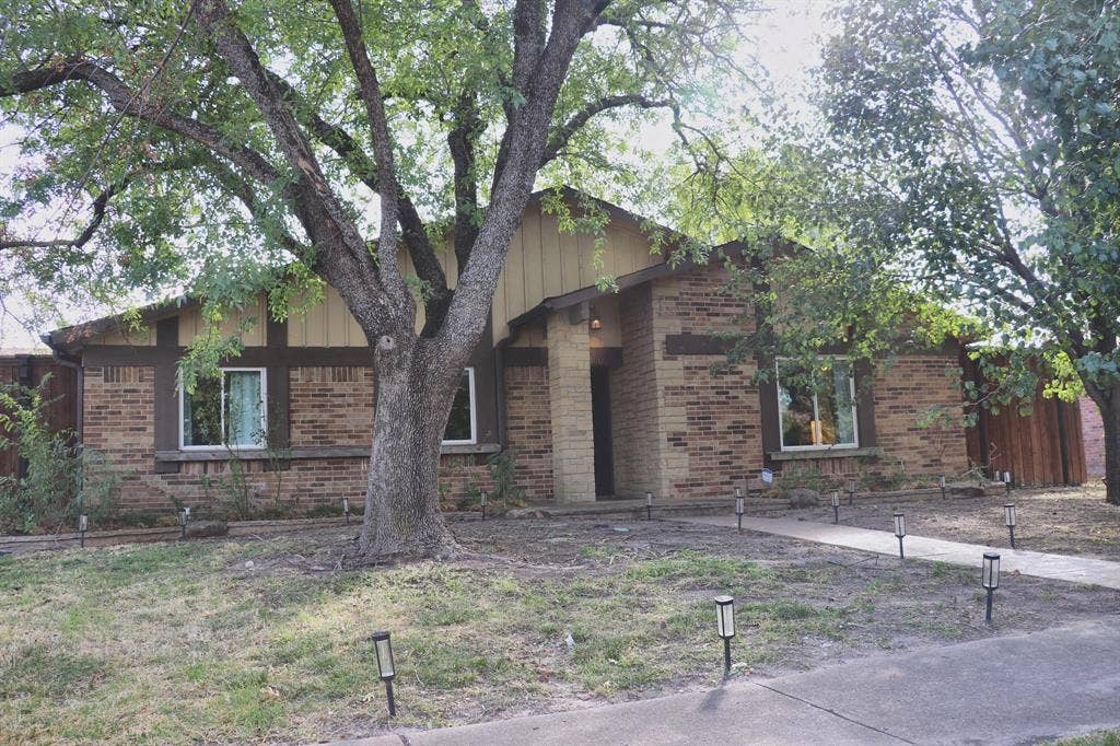 2400 Raintree Drive, Plano, TX 75074 2400 Raintree Drive, Plano, TX 75074