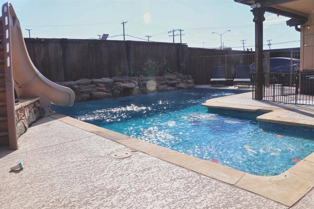 2400 Raintree Drive, Plano, TX 75074 2400 Raintree Drive, Plano, TX 75074