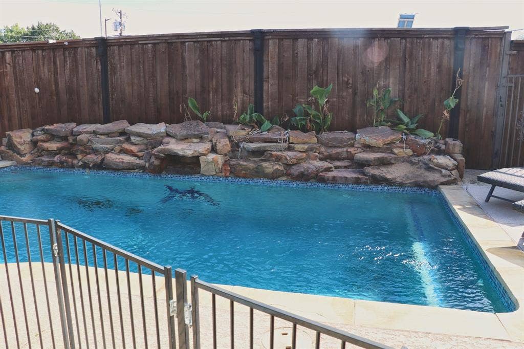2400 Raintree Drive, Plano, TX 75074 2400 Raintree Drive, Plano, TX 75074