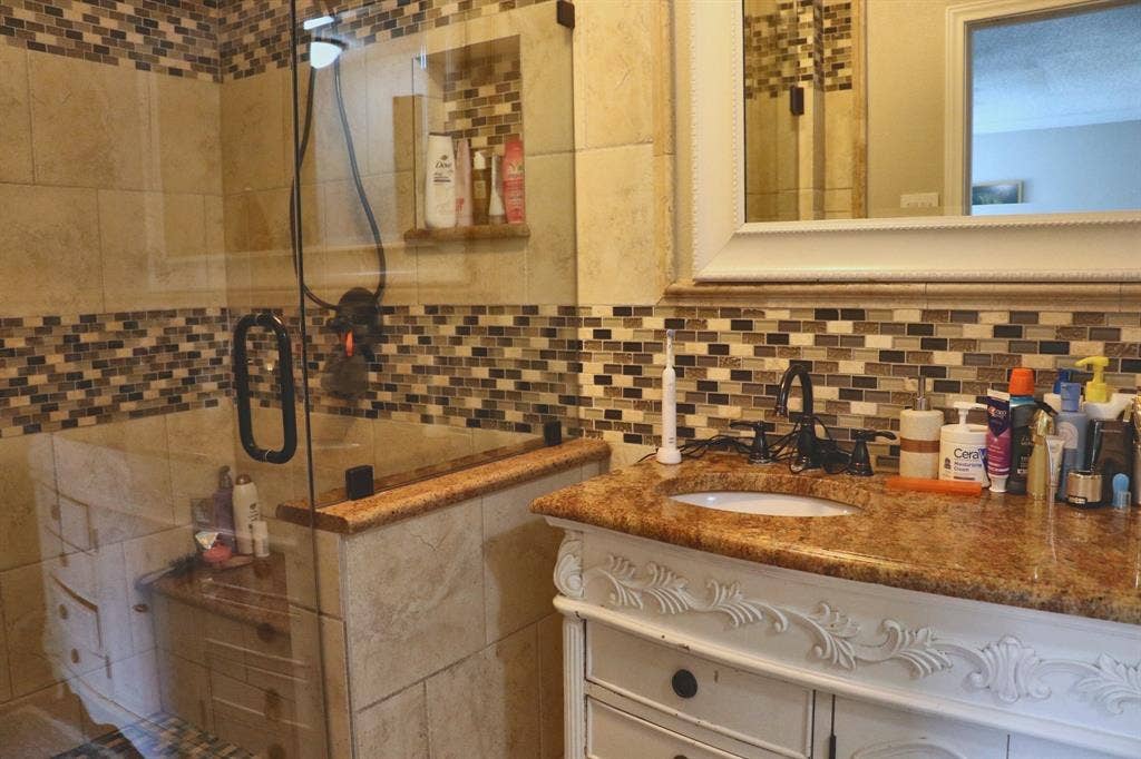 2400 Raintree Drive, Plano, TX 75074 2400 Raintree Drive, Plano, TX 75074