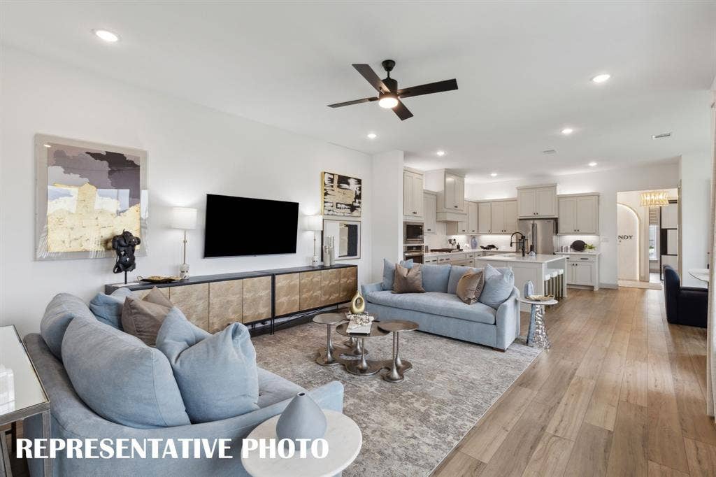 333 Walker Parkway, Celina, TX 75009 The open and flowing main level in our Madeleine plan make this the perfect family home. REPRESENTATIVE PHOTO