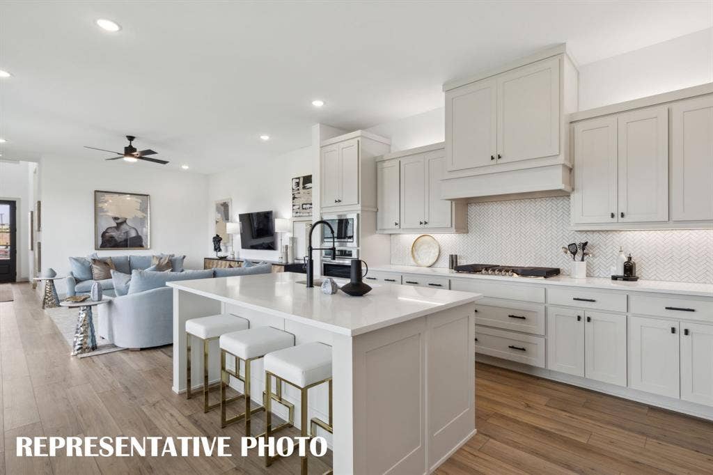 333 Walker Parkway, Celina, TX 75009 Featuring the perfect open concept design, entertaining is a breeze in our Madeleine floor plan. REPRESENTATIVE PHOTO