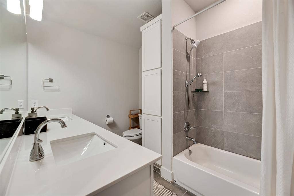 558 Torrey Pines Circle, Heath, TX 75032