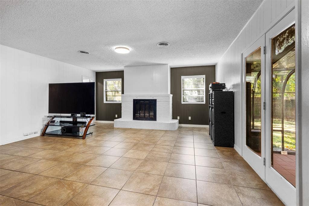 1826 Cunningham Street, Irving, TX 75062
