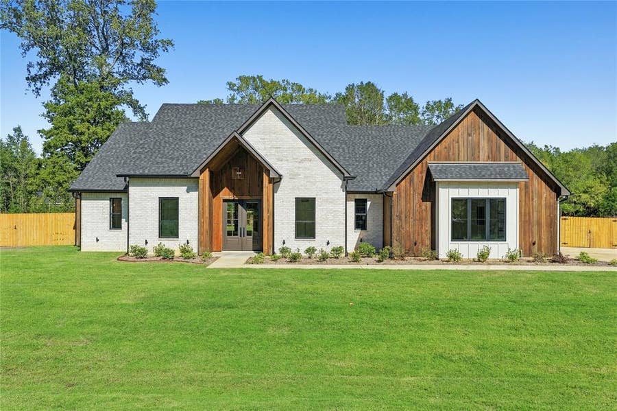 Property photo for 14017 Hidden Brook Lane, Flint, TX