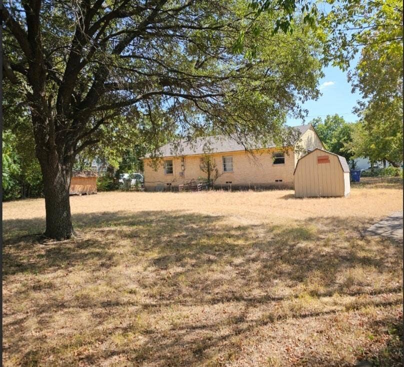 551 W Saner Avenue, Dallas, TX 75224