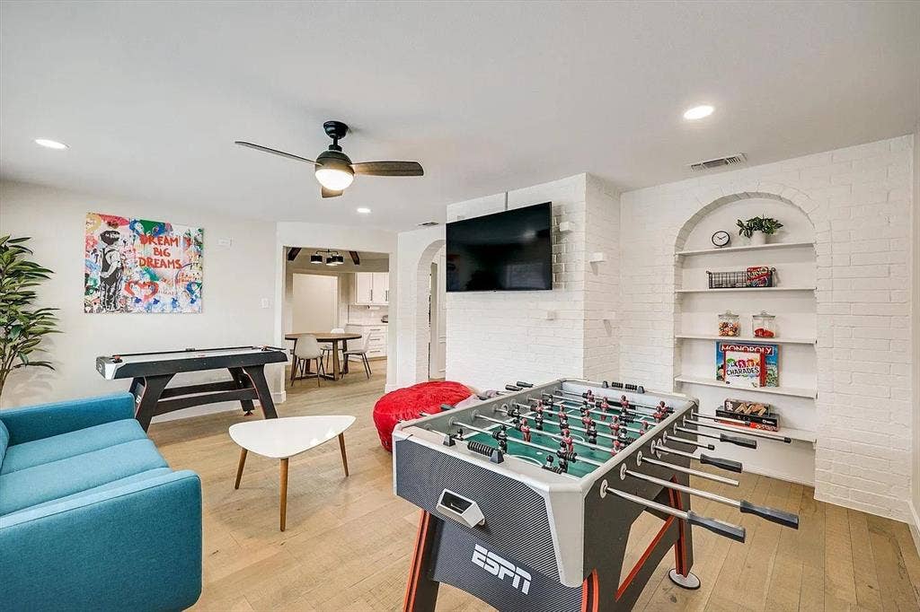 2836 Meadowbrook Drive, Plano, TX 75075 2836 Meadowbrook Drive, Plano, TX 75075