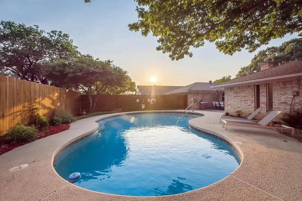 2836 Meadowbrook Drive, Plano, TX 75075 2836 Meadowbrook Drive, Plano, TX 75075