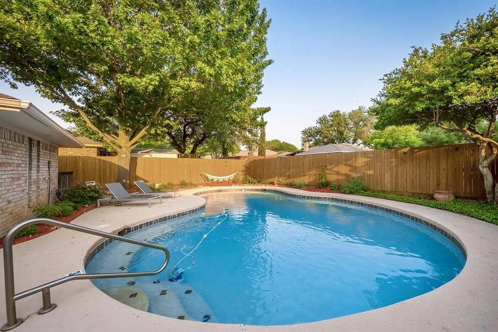 2836 Meadowbrook Drive, Plano, TX 75075 2836 Meadowbrook Drive, Plano, TX 75075
