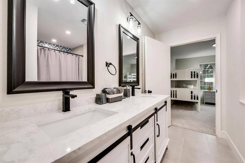 2836 Meadowbrook Drive, Plano, TX 75075 2836 Meadowbrook Drive, Plano, TX 75075