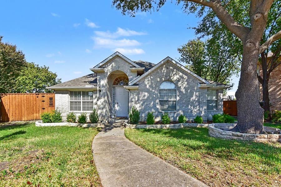 Property photo for 401 Stonebridge Circle, Allen, TX