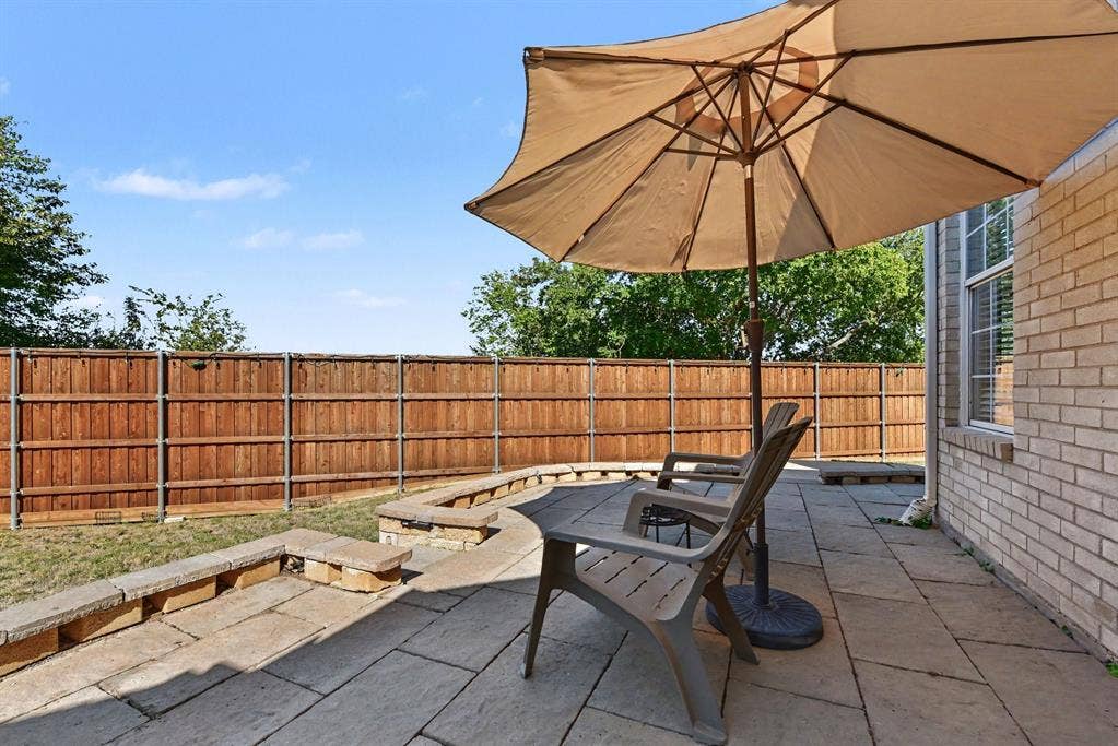 401 Stonebridge Circle, Allen, TX 75013 Lovely patio and 8' board on board fence