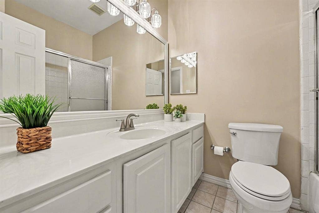 401 Stonebridge Circle, Allen, TX 75013 Guest bath with tub/shower and sliding glass door