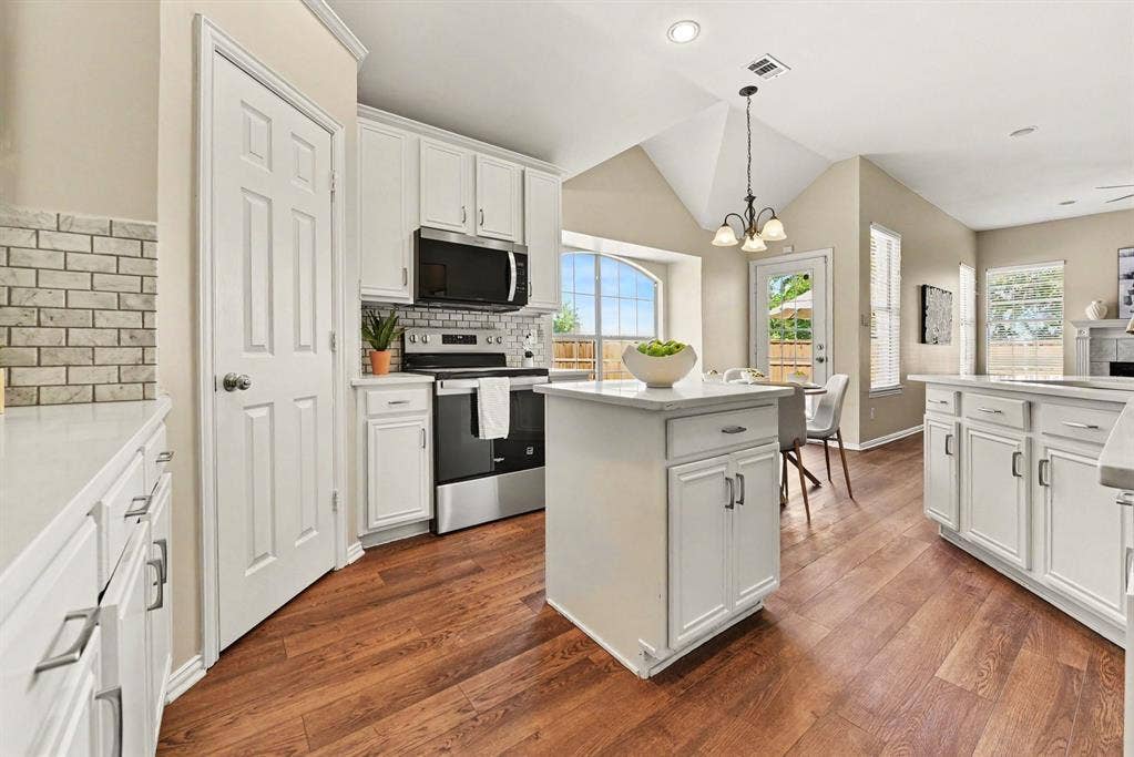 401 Stonebridge Circle, Allen, TX 75013 Spacious kitchen with lots of cabinet space
