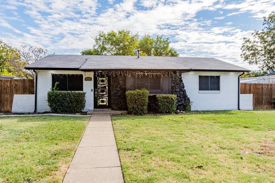 Property photo for 1528 Debbie Drive, Plano, TX