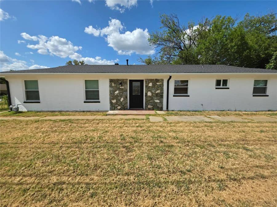 Property photo for 800 Gettysburg Place, Bedford, TX