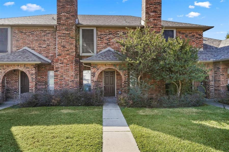 Property photo for 810 Custer Street, Arlington, TX