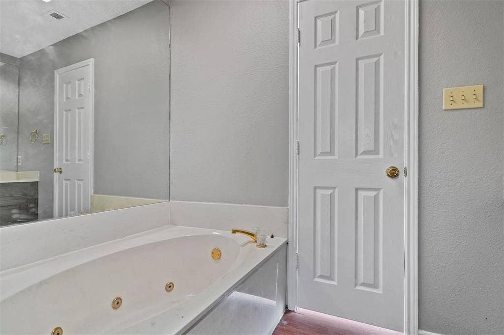 810 Custer Street, Arlington, TX 76014