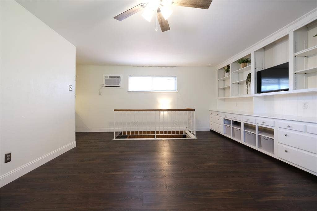 514 E Spring Valley Road, Richardson, TX 75081 Living area with view of entry staircase