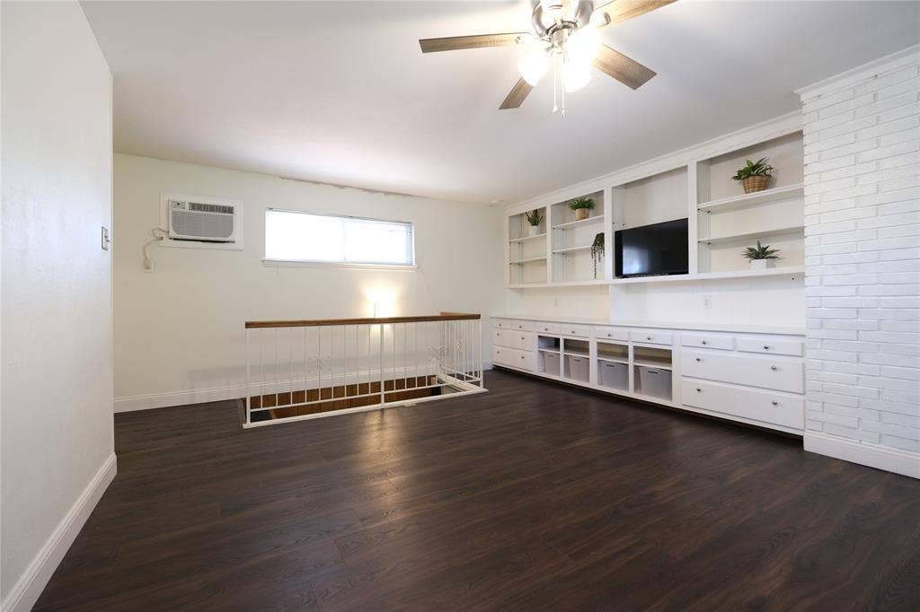 514 E Spring Valley Road, Richardson, TX 75081 Plenty of storage with built-in shelving
