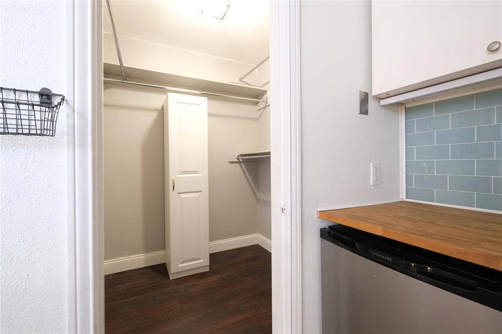 514 E Spring Valley Road, Richardson, TX 75081 Walk-in closet