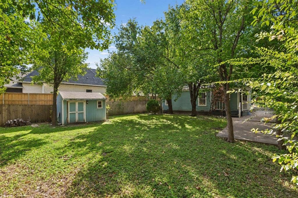 4286 S Cresthaven Road, Dallas, TX 75209 4286 S Cresthaven Road, Dallas, TX 75209