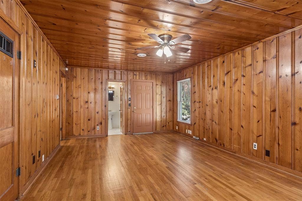 4286 S Cresthaven Road, Dallas, TX 75209 4286 S Cresthaven Road, Dallas, TX 75209