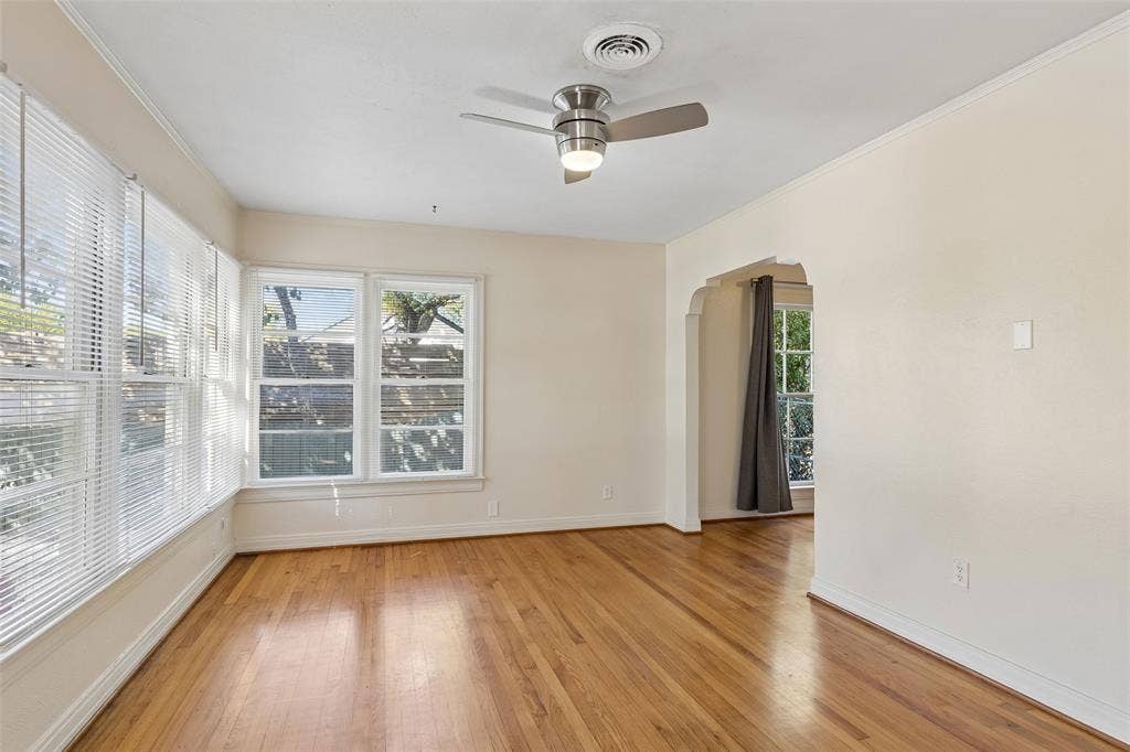 4286 S Cresthaven Road, Dallas, TX 75209 4286 S Cresthaven Road, Dallas, TX 75209