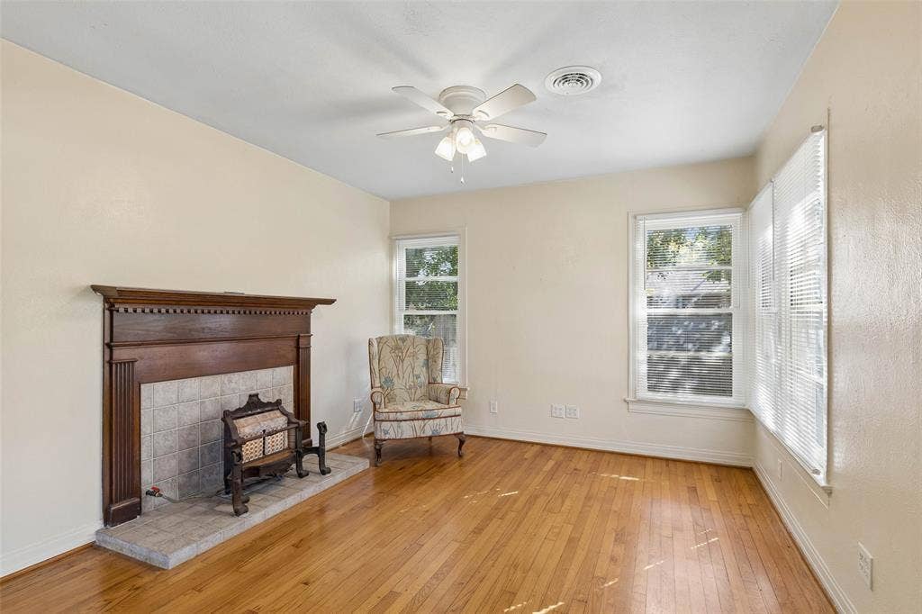 4286 S Cresthaven Road, Dallas, TX 75209 4286 S Cresthaven Road, Dallas, TX 75209