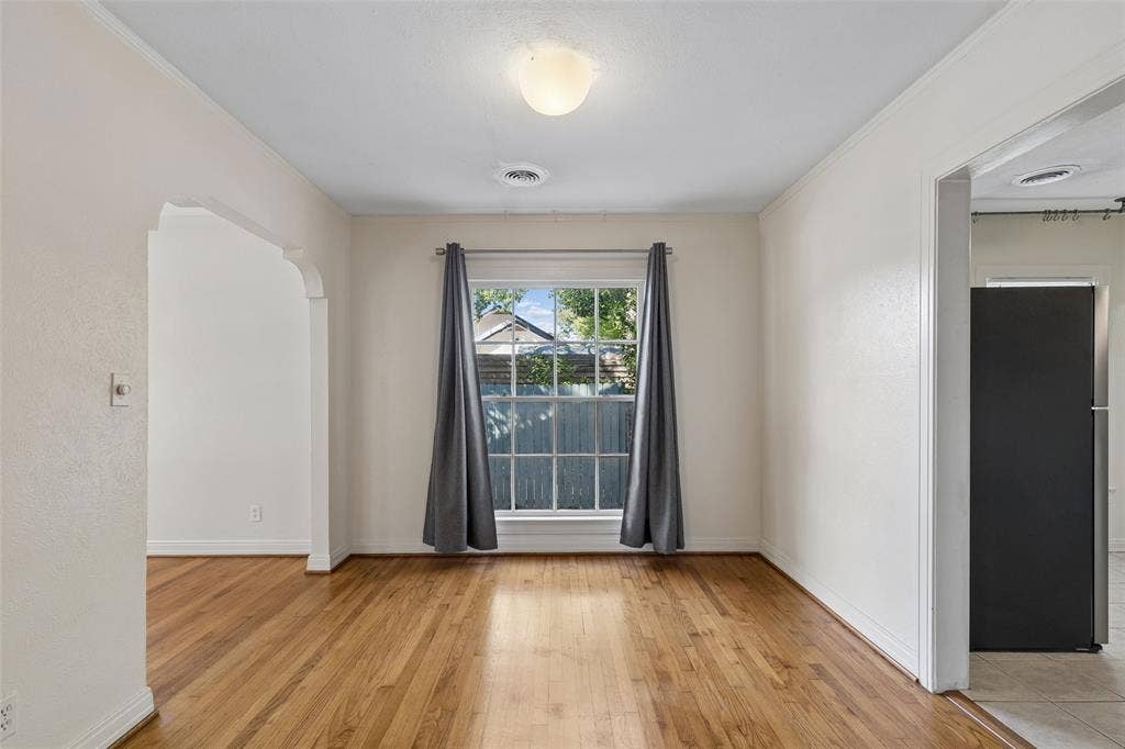 4286 S Cresthaven Road, Dallas, TX 75209 4286 S Cresthaven Road, Dallas, TX 75209