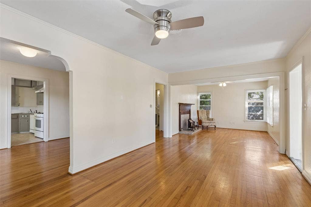 4286 S Cresthaven Road, Dallas, TX 75209 4286 S Cresthaven Road, Dallas, TX 75209