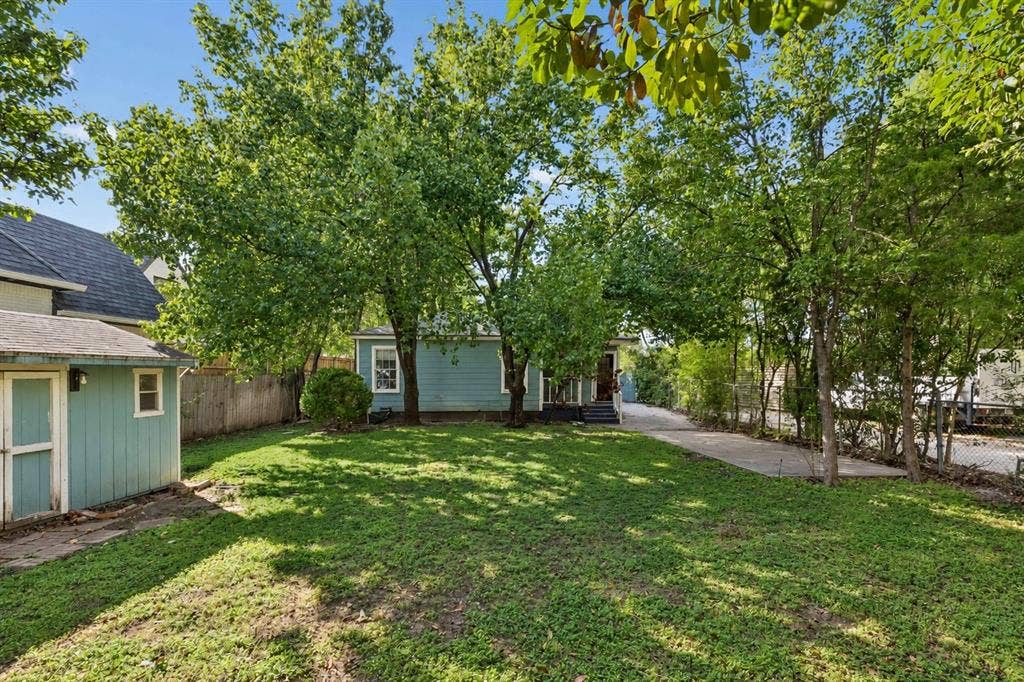 4286 S Cresthaven Road, Dallas, TX 75209 4286 S Cresthaven Road, Dallas, TX 75209