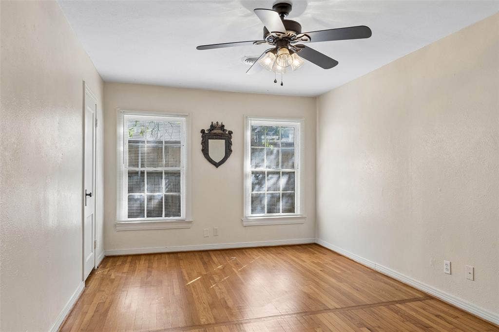 4286 S Cresthaven Road, Dallas, TX 75209 4286 S Cresthaven Road, Dallas, TX 75209