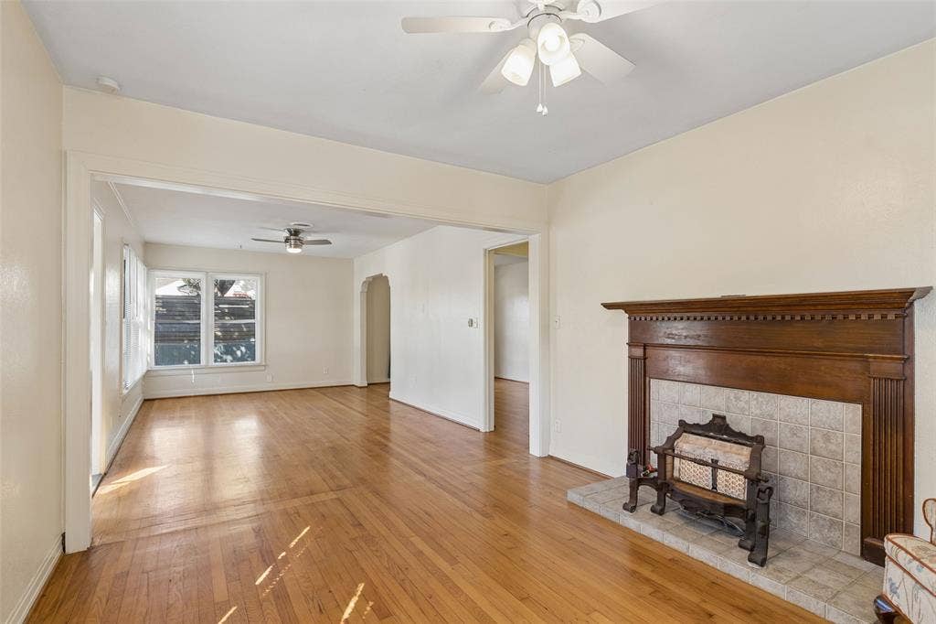 4286 S Cresthaven Road, Dallas, TX 75209 4286 S Cresthaven Road, Dallas, TX 75209