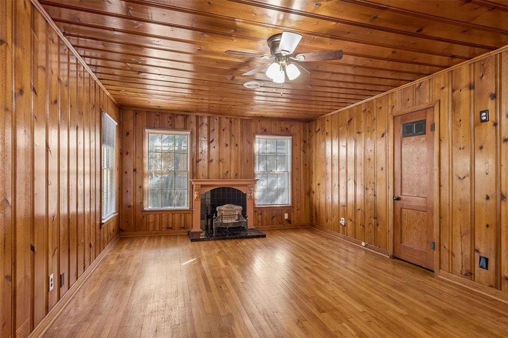 4286 S Cresthaven Road, Dallas, TX 75209 4286 S Cresthaven Road, Dallas, TX 75209