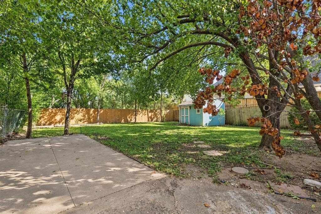 4286 S Cresthaven Road, Dallas, TX 75209 4286 S Cresthaven Road, Dallas, TX 75209