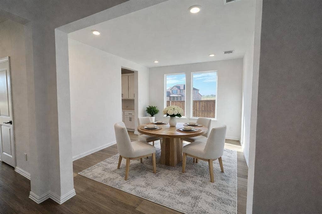 Virtually staged dining room