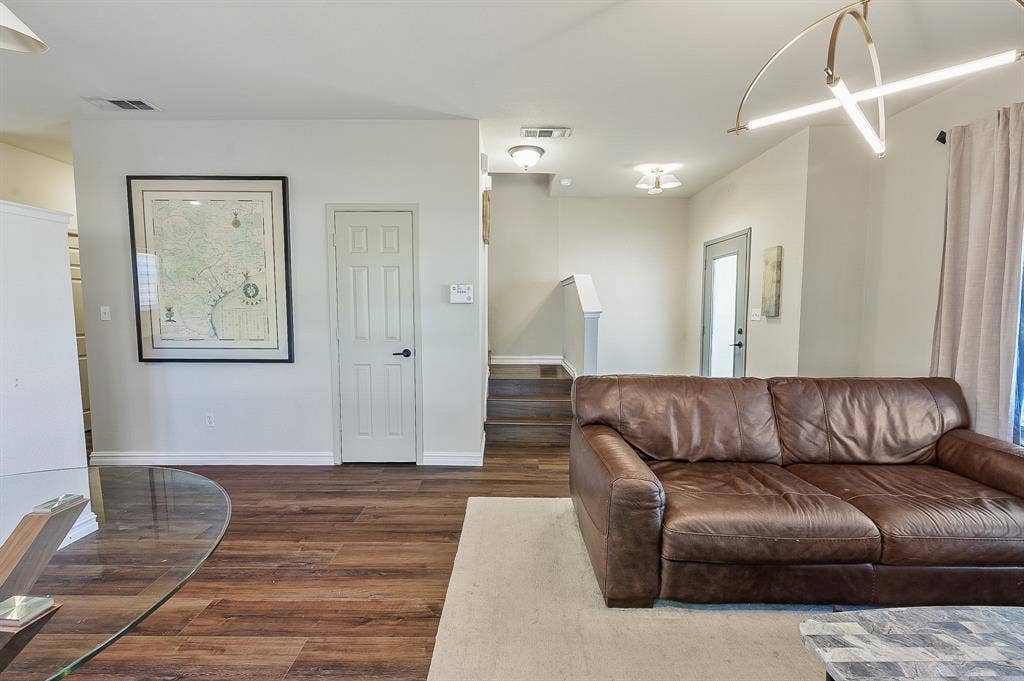 1332 Grigsby Avenue, Dallas, TX 75204 1332 Grigsby Avenue, Dallas, TX 75204