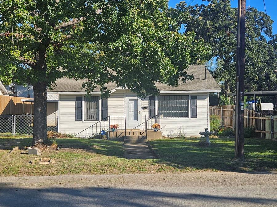 Property photo for 4117 Parrish Road, Haltom City, TX