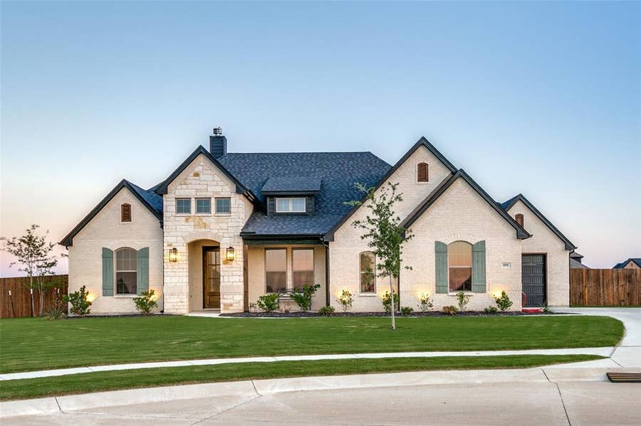 Property photo for 101 Grey Wolf Court, Godley, TX