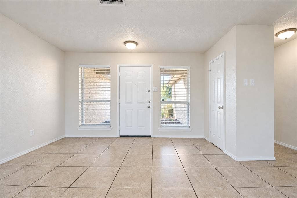 3018 Meadow Creek Court, Grand Prairie, TX 75052 3018 Meadow Creek Court, Grand Prairie, TX 75052