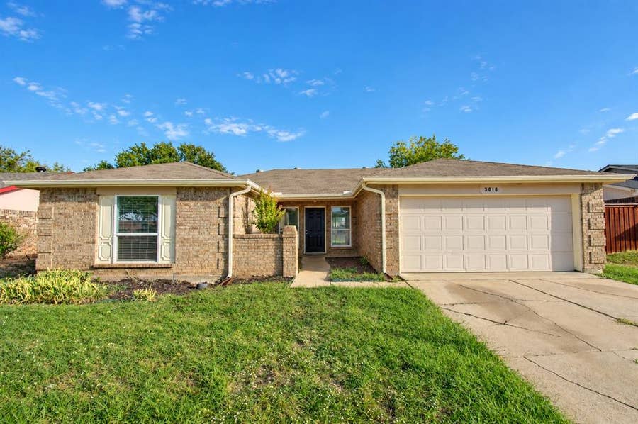 Property photo for 3018 Meadow Creek Court, Grand Prairie, TX