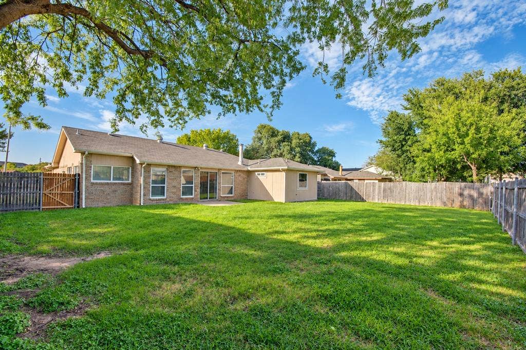 3018 Meadow Creek Court, Grand Prairie, TX 75052 3018 Meadow Creek Court, Grand Prairie, TX 75052