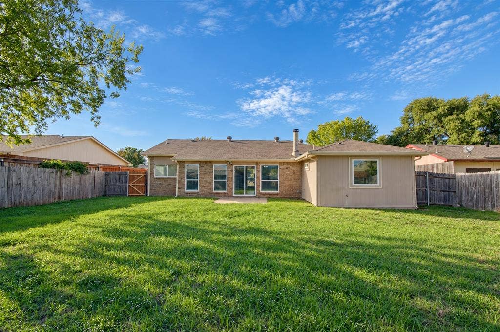 3018 Meadow Creek Court, Grand Prairie, TX 75052 3018 Meadow Creek Court, Grand Prairie, TX 75052