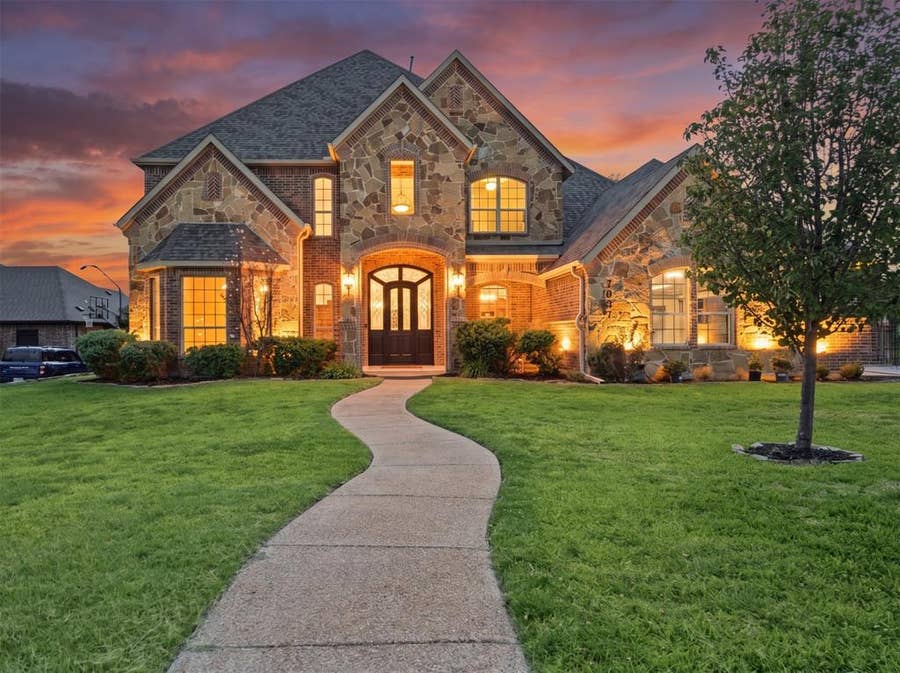 Property photo for 7637 Eagle Ridge Circle, Fort Worth, TX