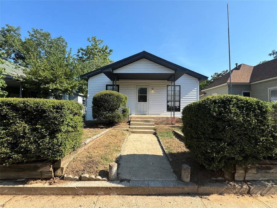Property photo for 715 W Monterey Street, Denison, TX