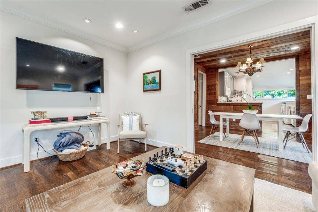 2515 Abrams Road, Dallas, TX 75214 2515 Abrams Road, Dallas, TX 75214