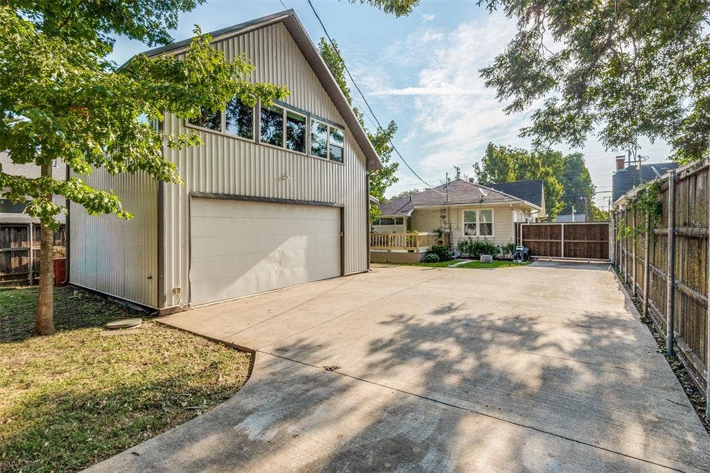 2515 Abrams Road, Dallas, TX 75214 2515 Abrams Road, Dallas, TX 75214